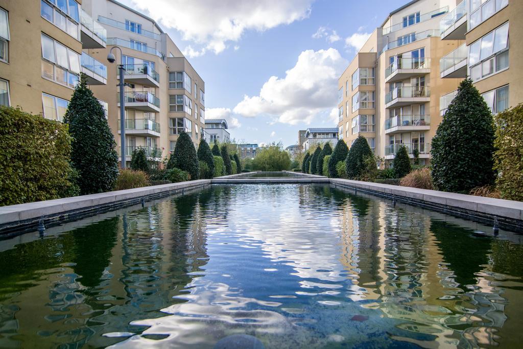 Apartment Wharf - Water Gardens Londra Dış mekan fotoğraf